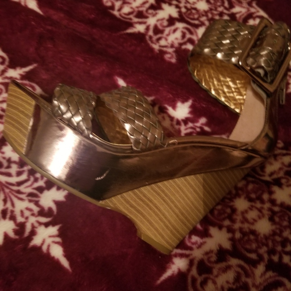 Heels - Picture 2 of 3